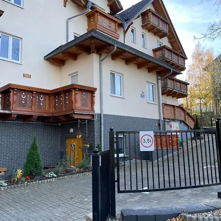 Przystanek - Ul Wilcza 3a *