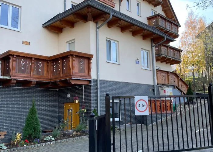 Przystanek - Ul Wilcza 3a *